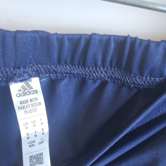 Adidas Women's Cargo‎ style shorts Size M - Picture 2 of 6